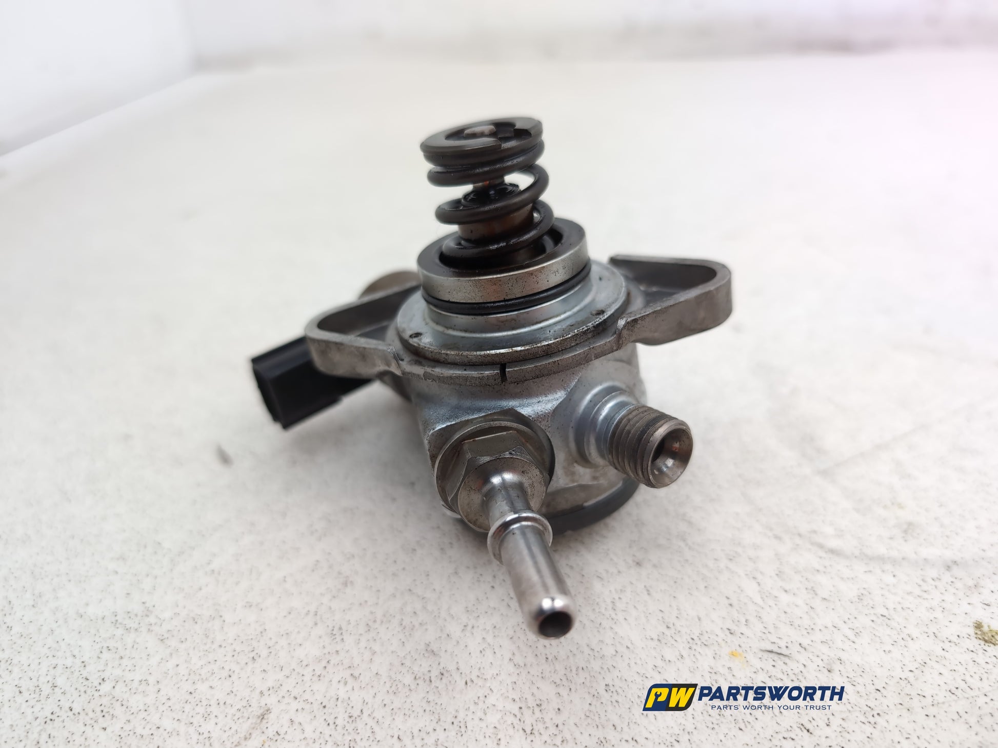 High pressure fuel pump 4