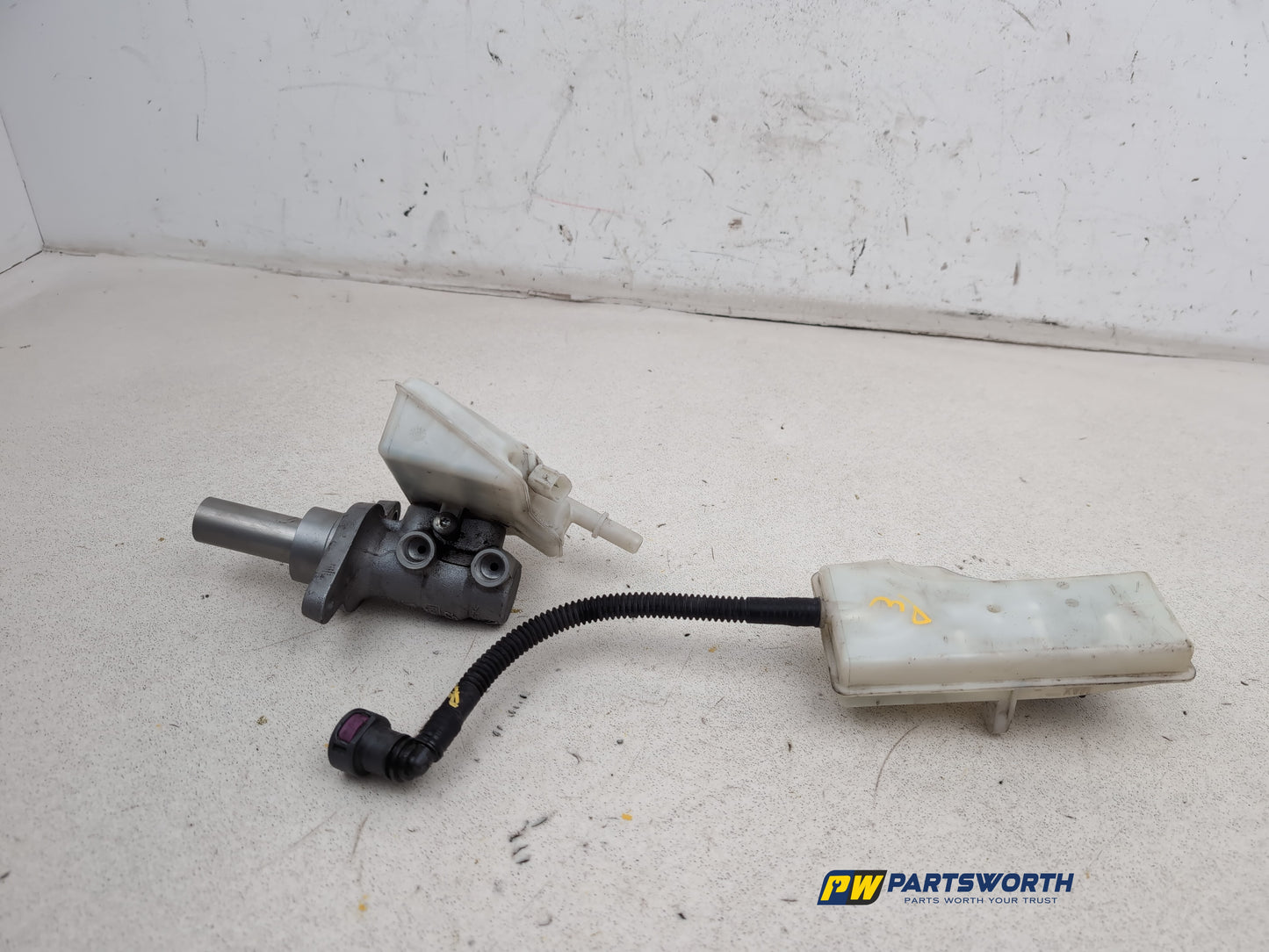 Brake Master Cylinder Assembly 4