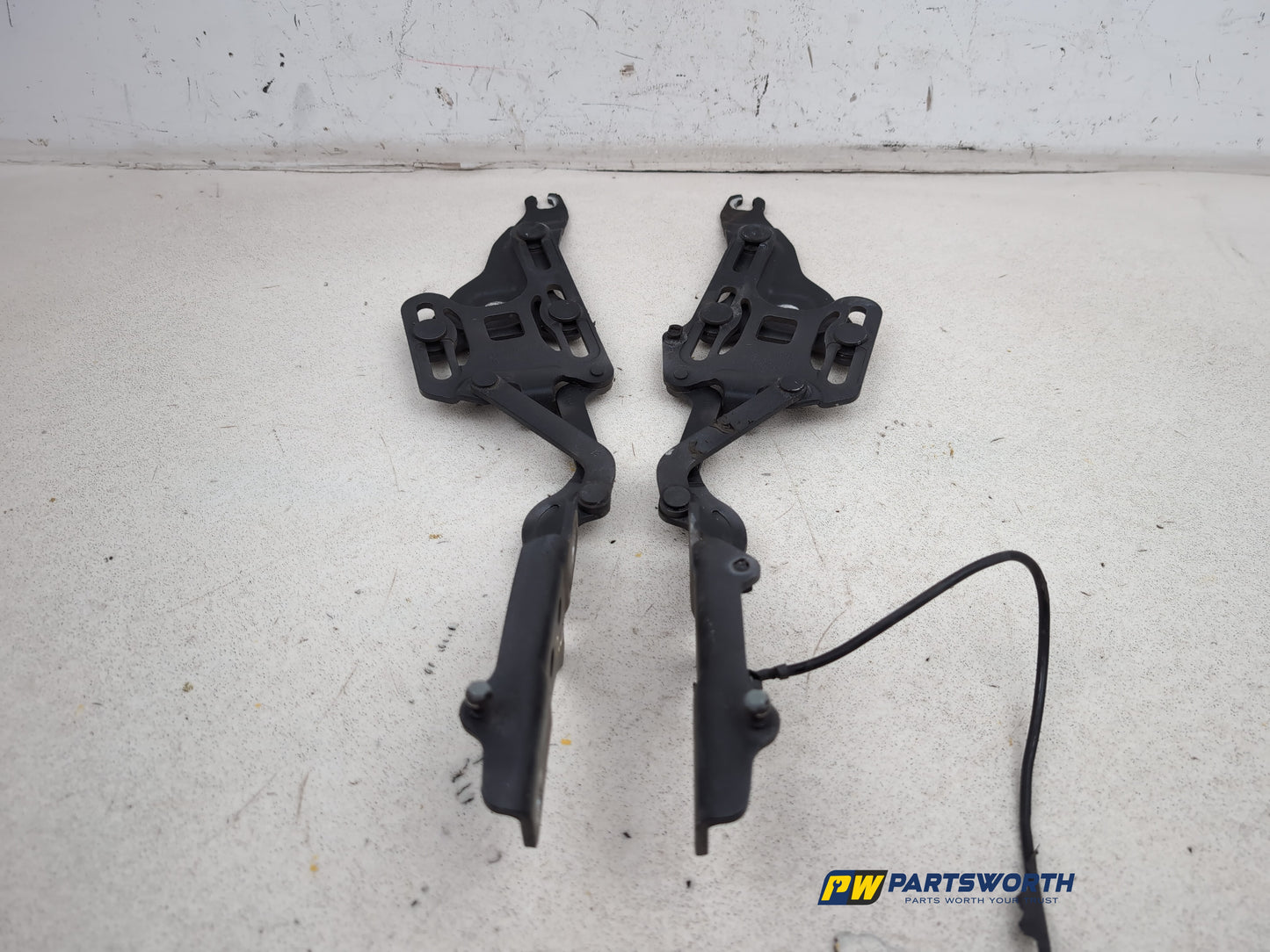 Bonnet Hinges 4