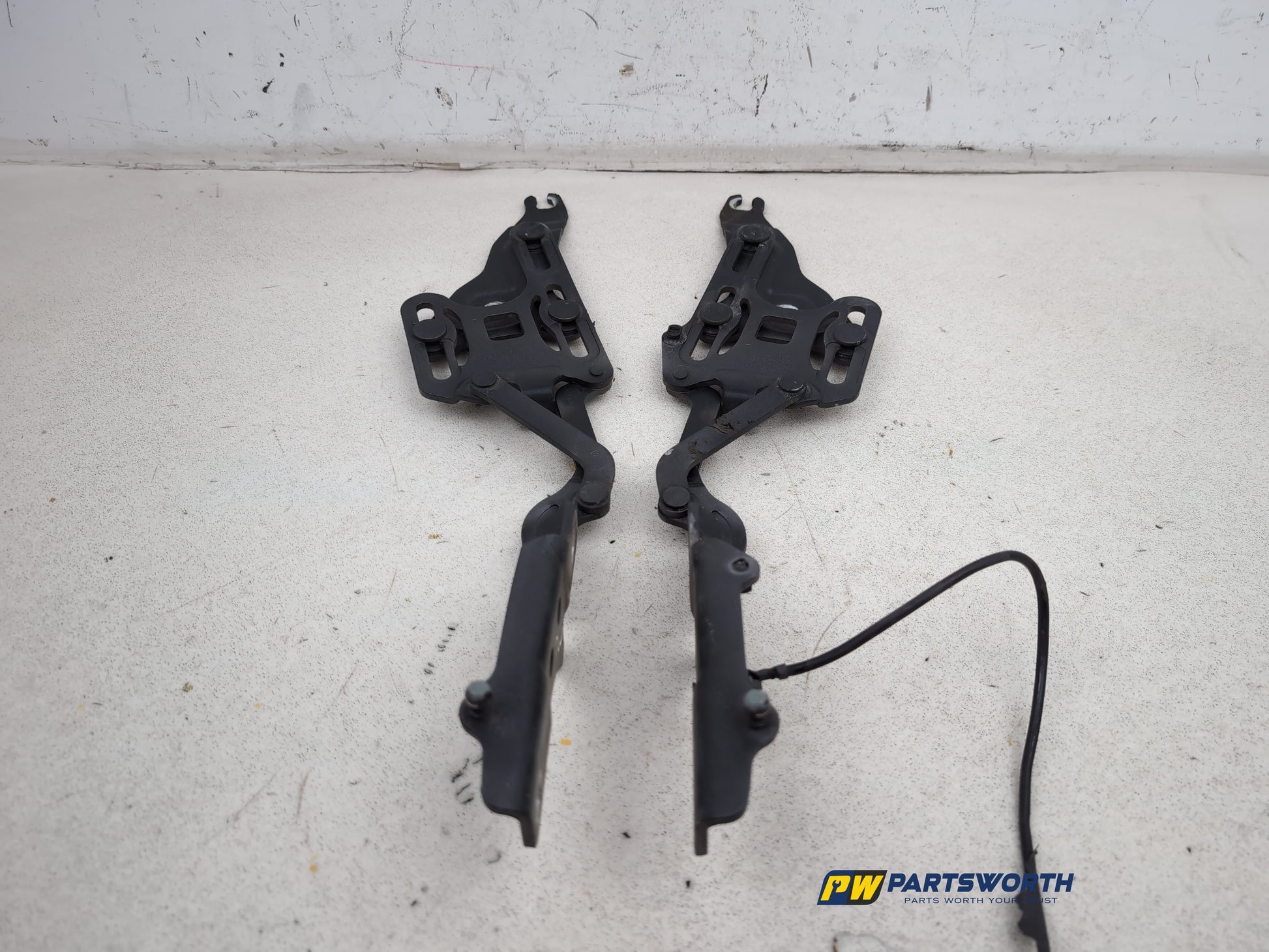 Bonnet Hinges 4