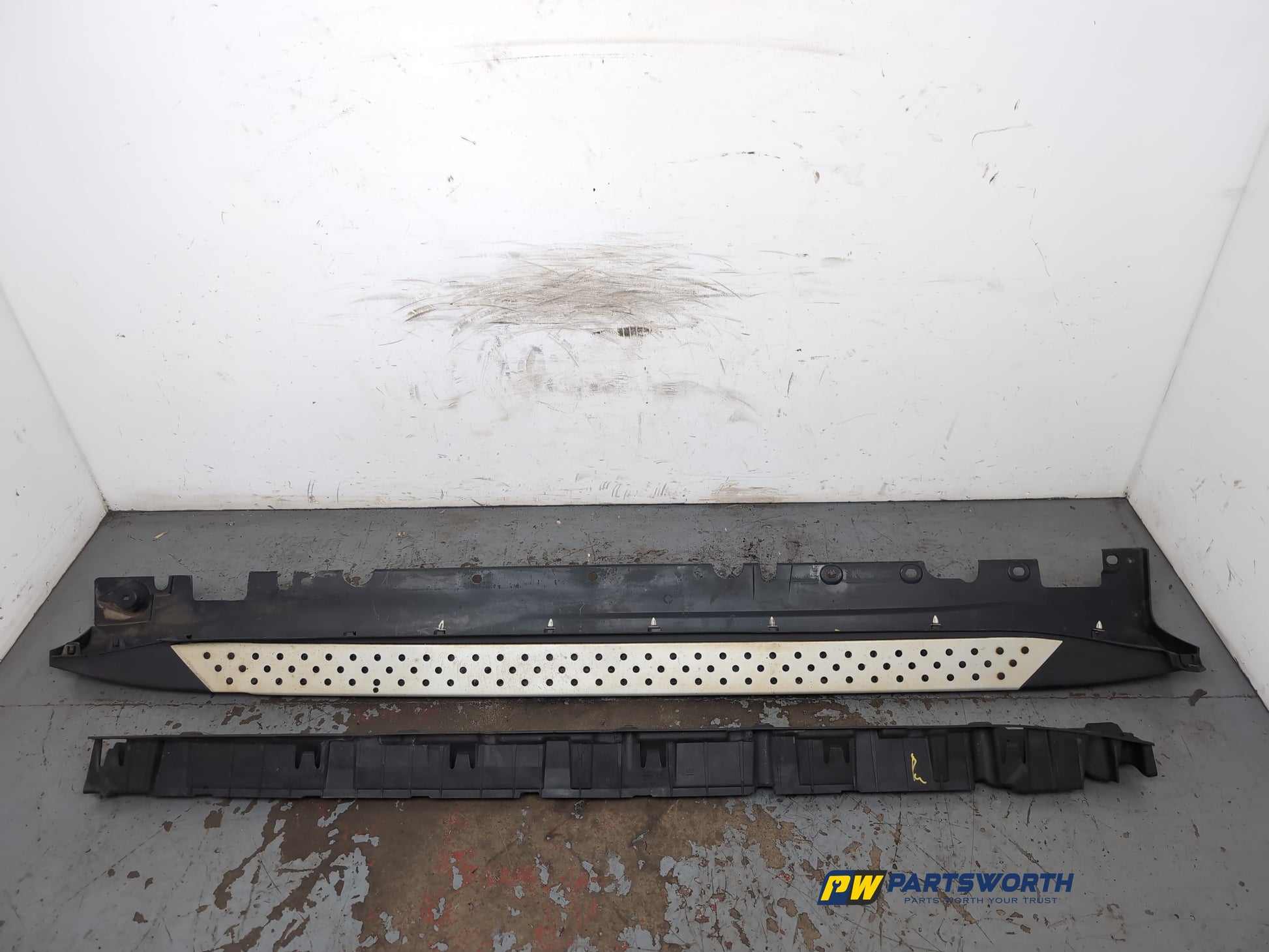 Side Skirt LH 4