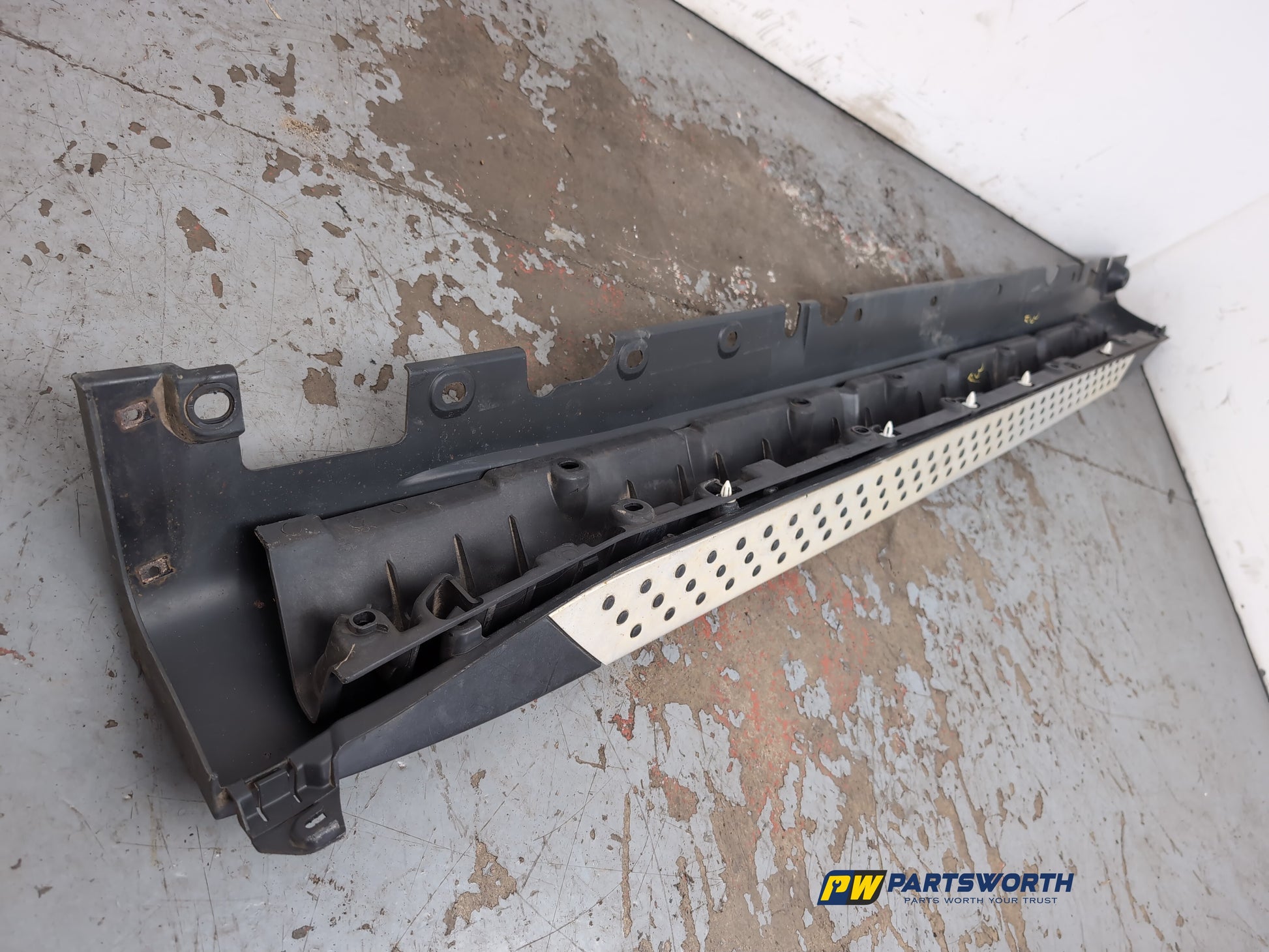 Side Skirt RH 4