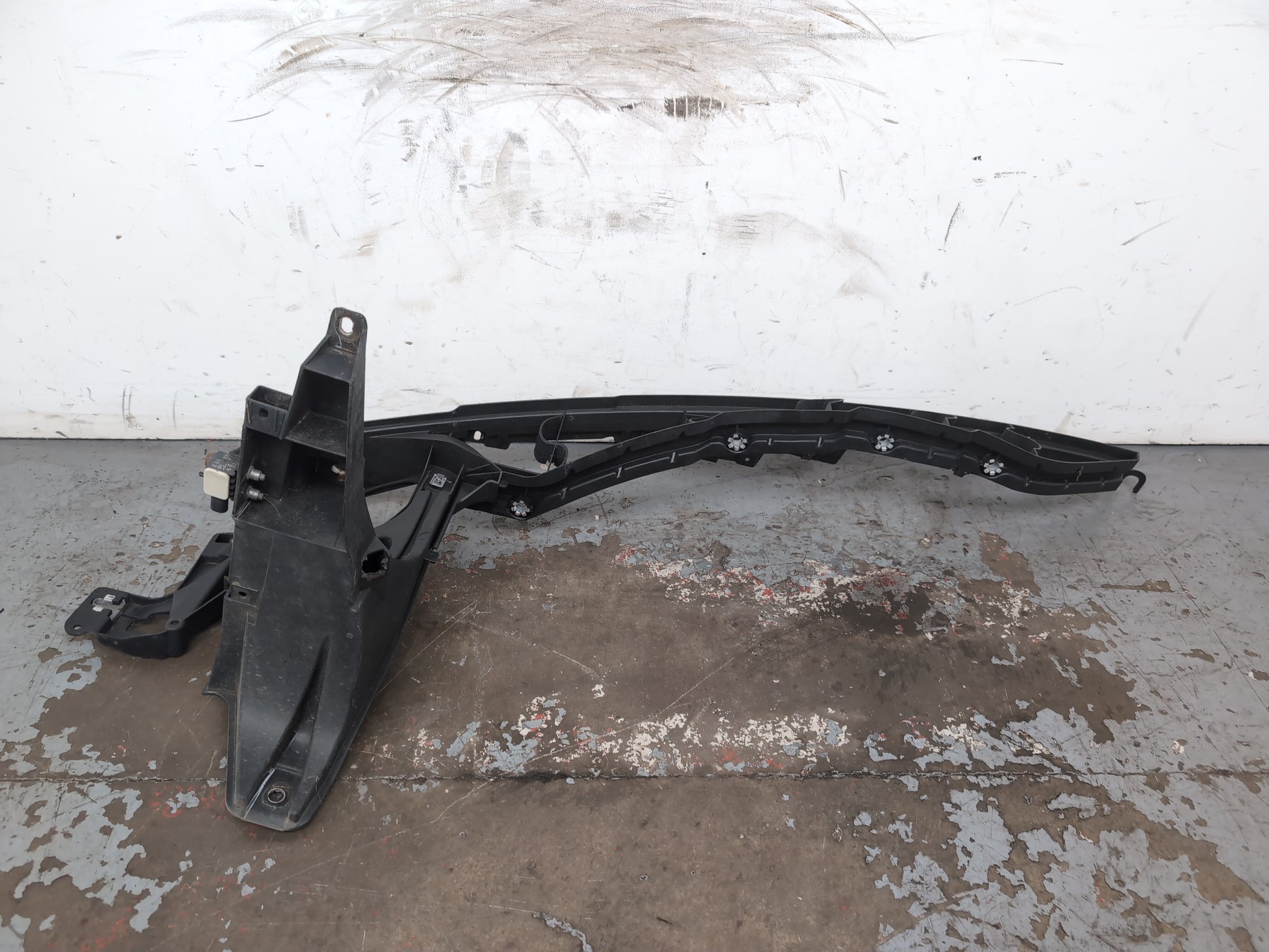 Headlamp Panel Support Bracket LH 4