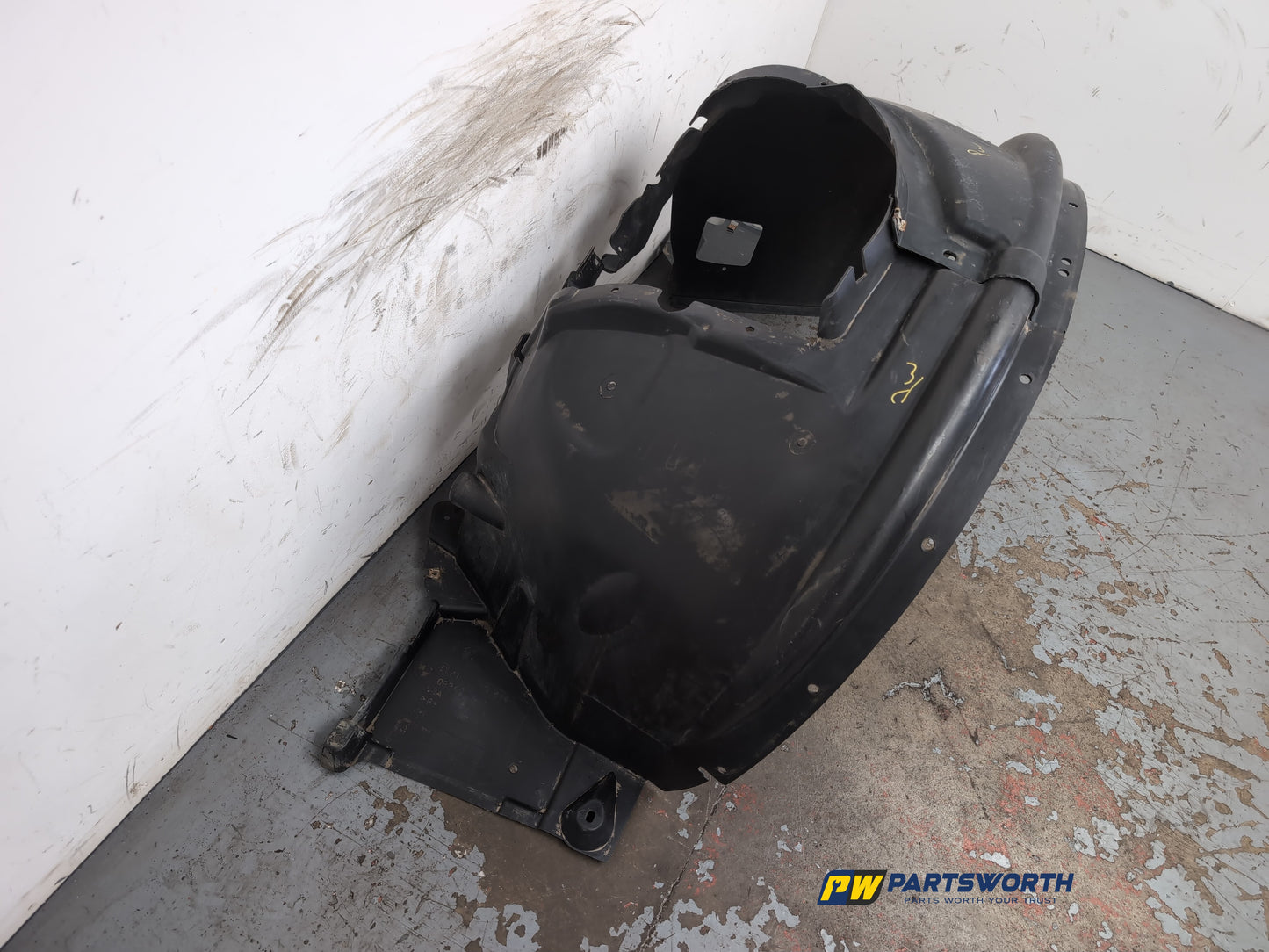 Moulding Wheel Arch Front RH 4