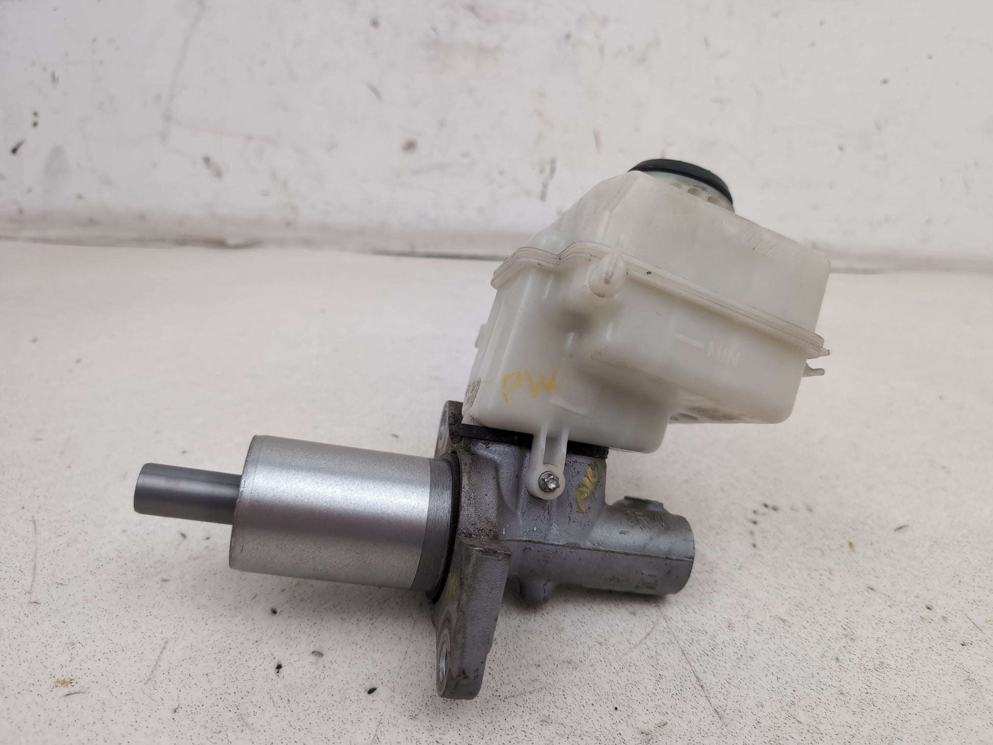 Brake Master Cylinder Assembly 4