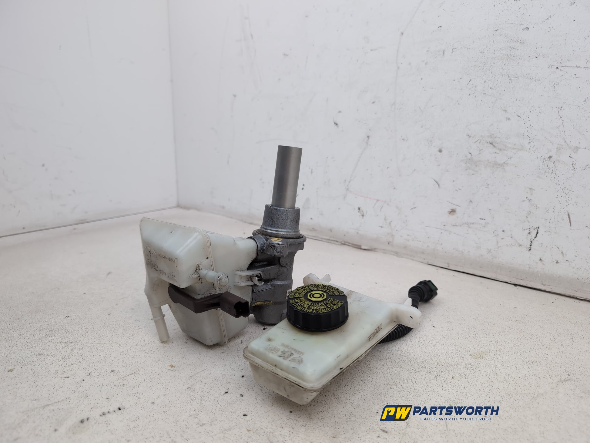 Brake Master Cylinder Assembly 4