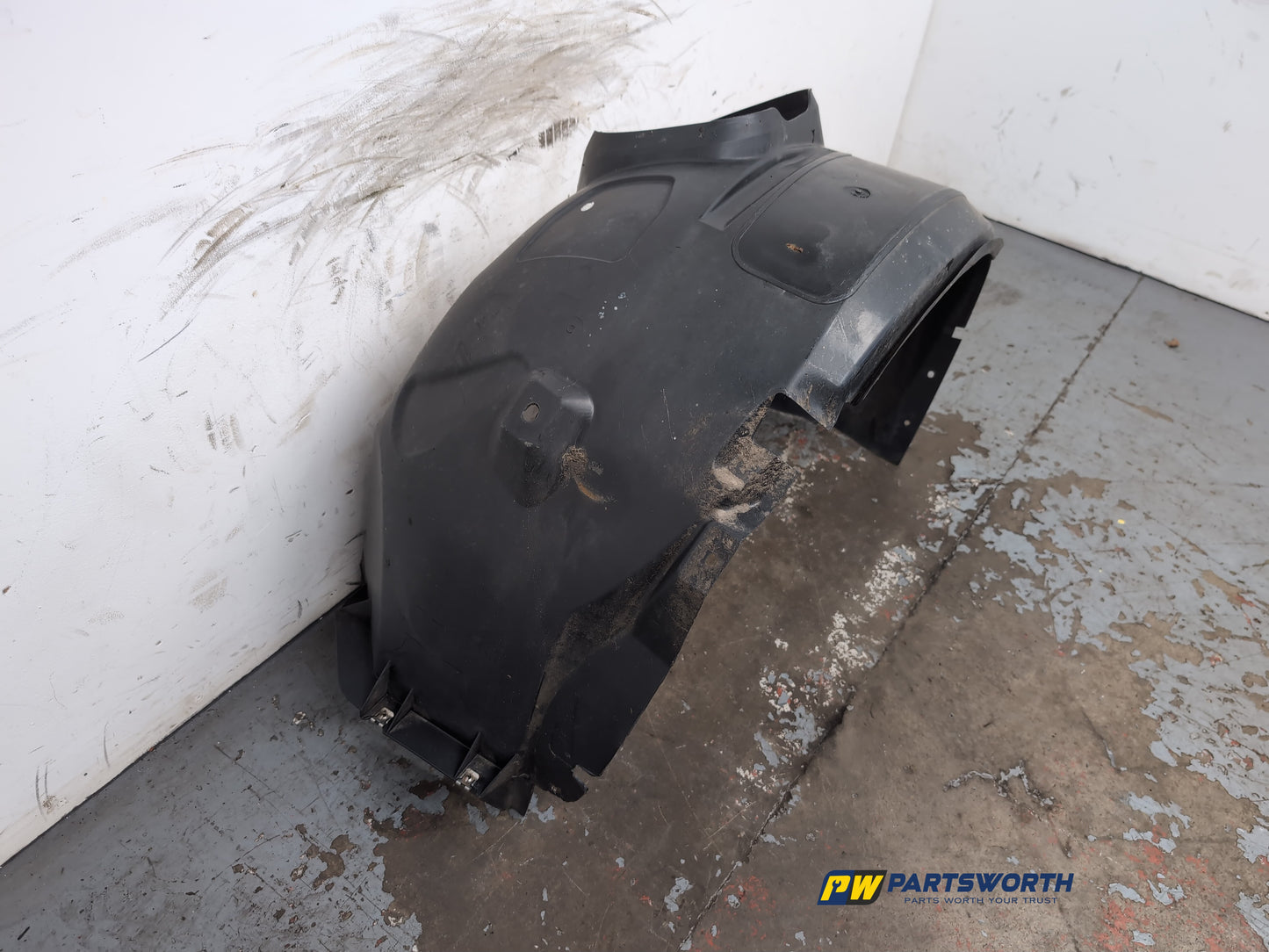 Moulding Wheel Arch Front LH 4