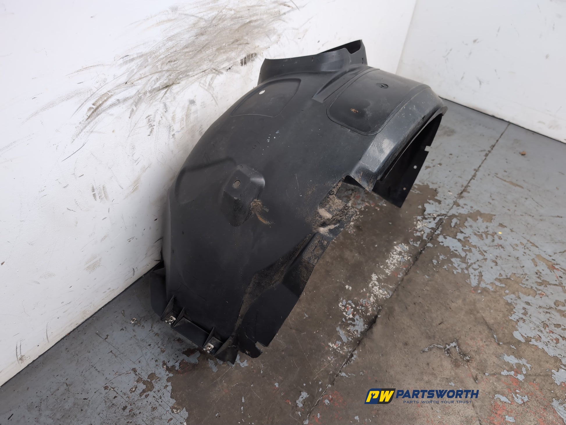 Moulding Wheel Arch Front LH 4