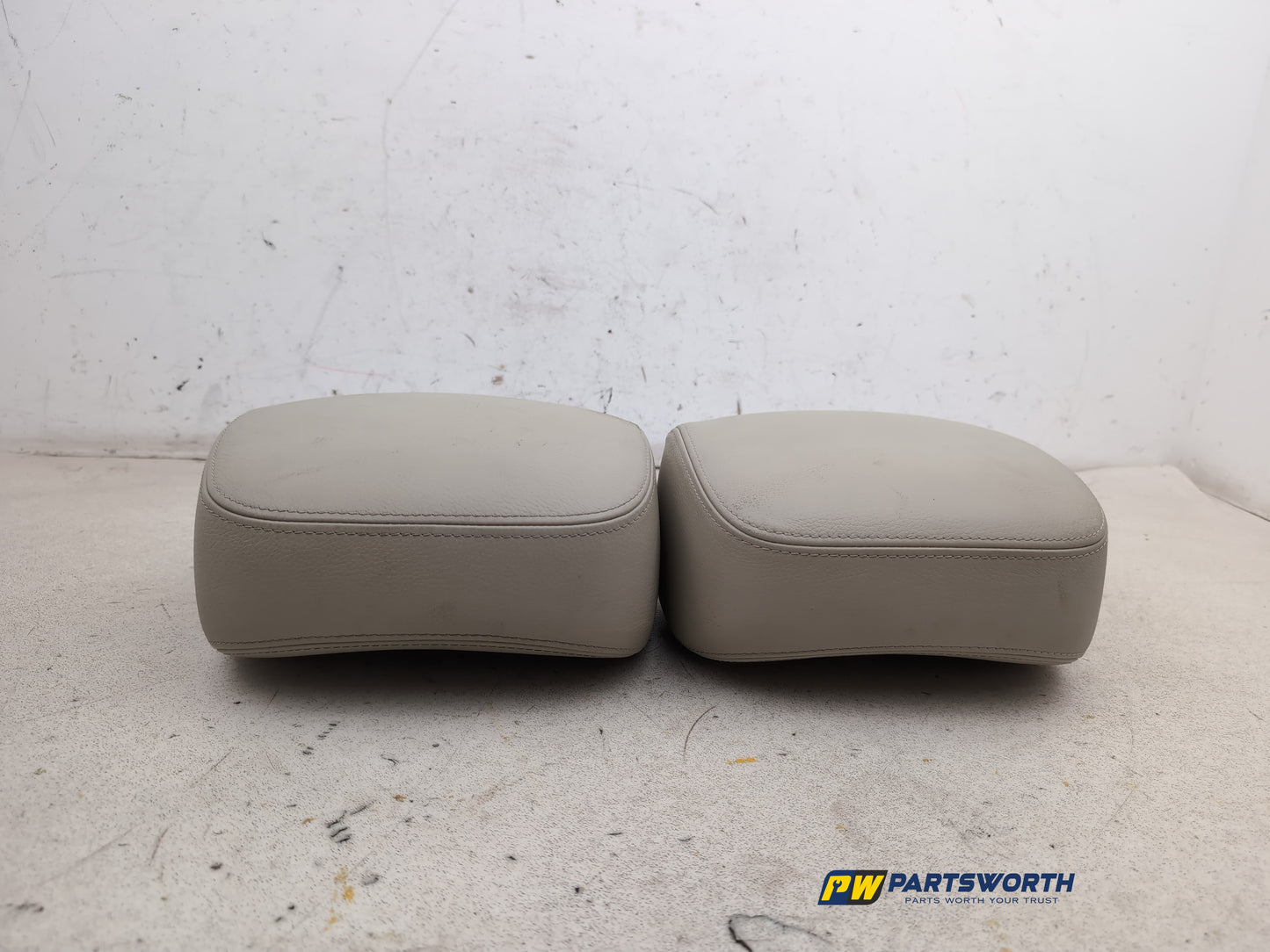 Headrest Front Pair 4