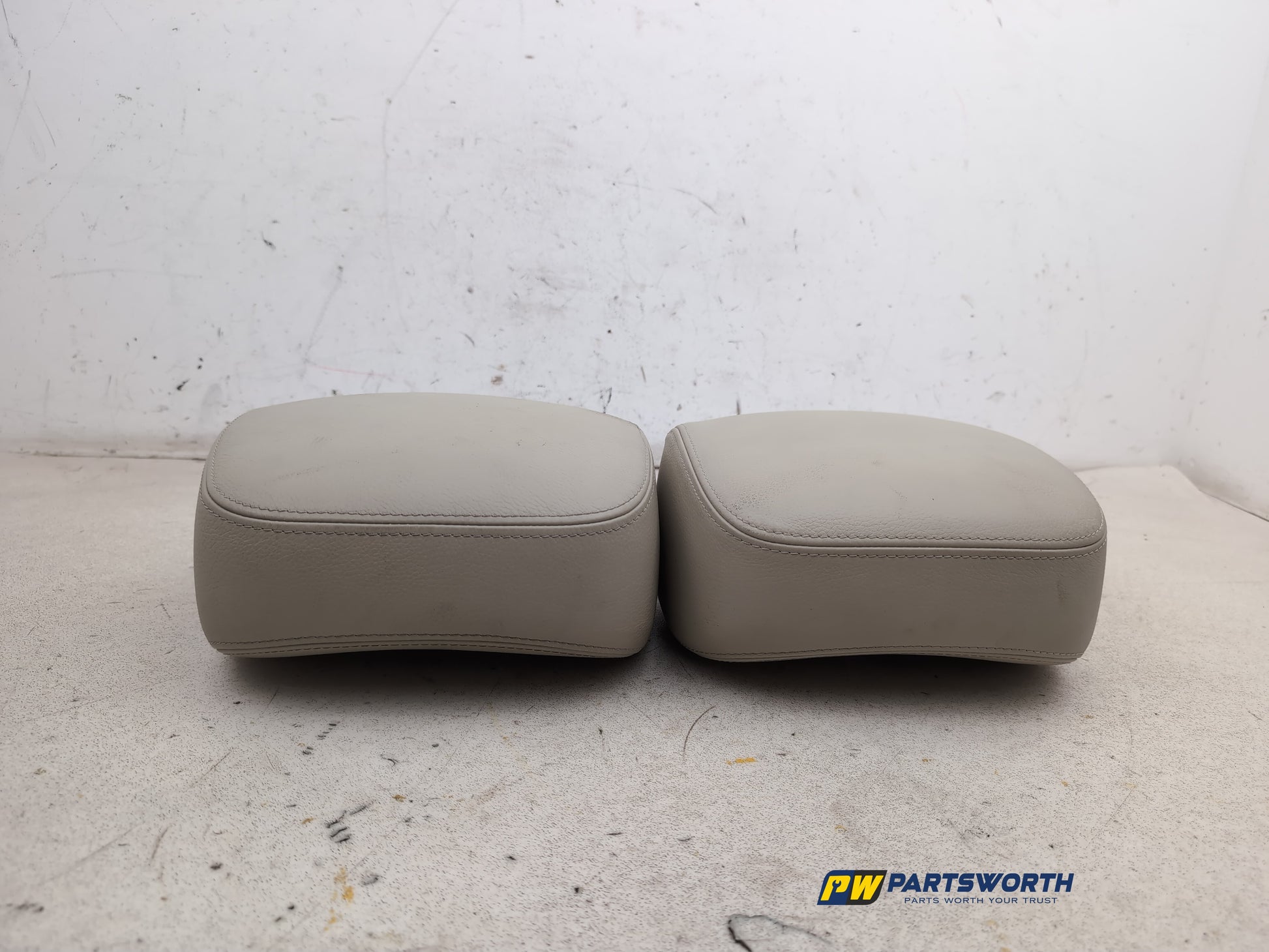 Headrest Front Pair 4