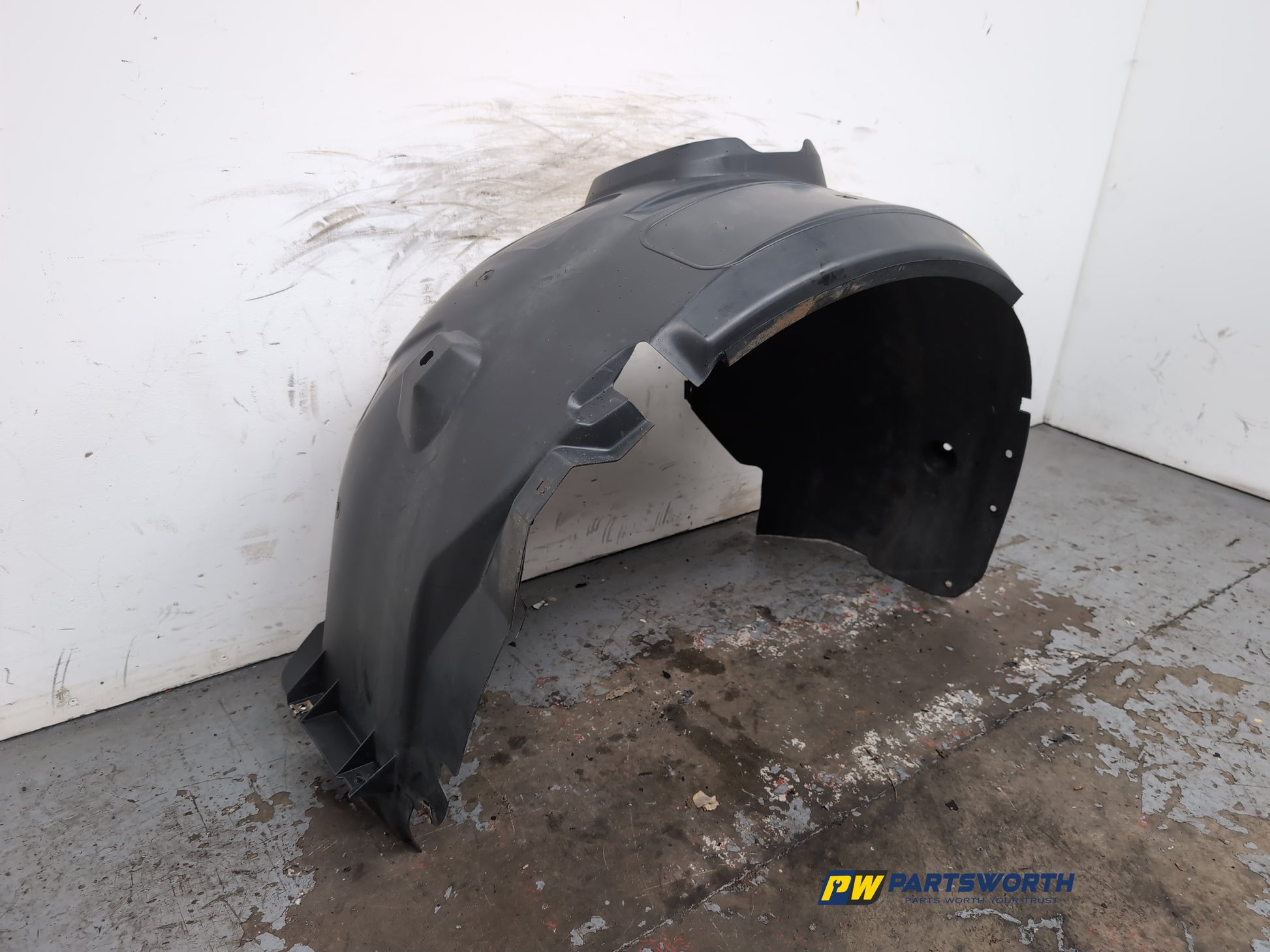 Moulding Wheel Arch Front LH 4