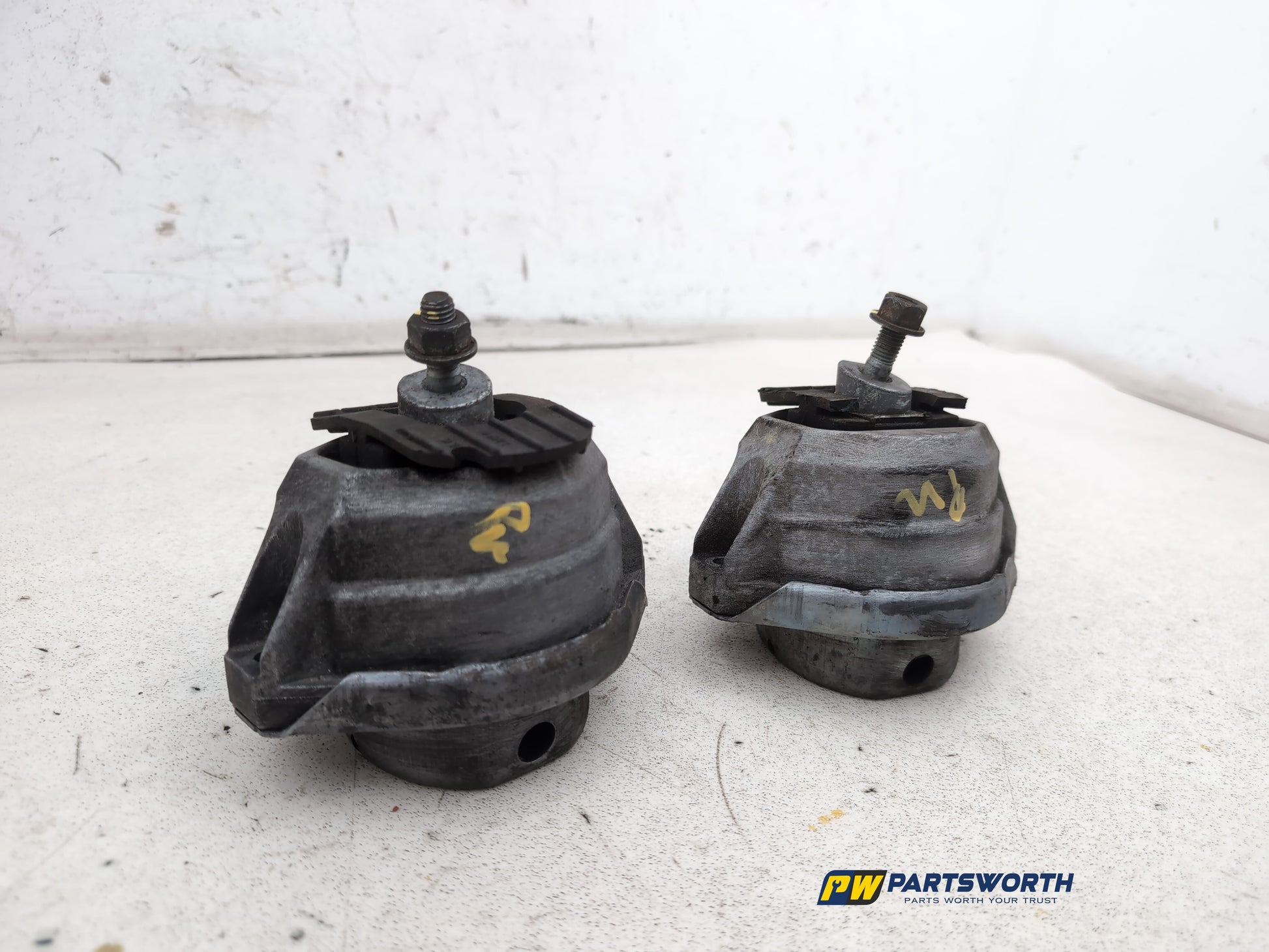Set Of Engine Mounts LH + RH 4