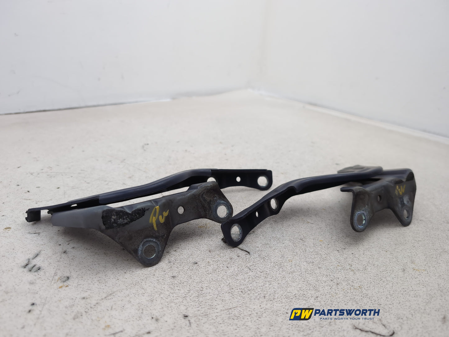 Bonnet Hinges 4