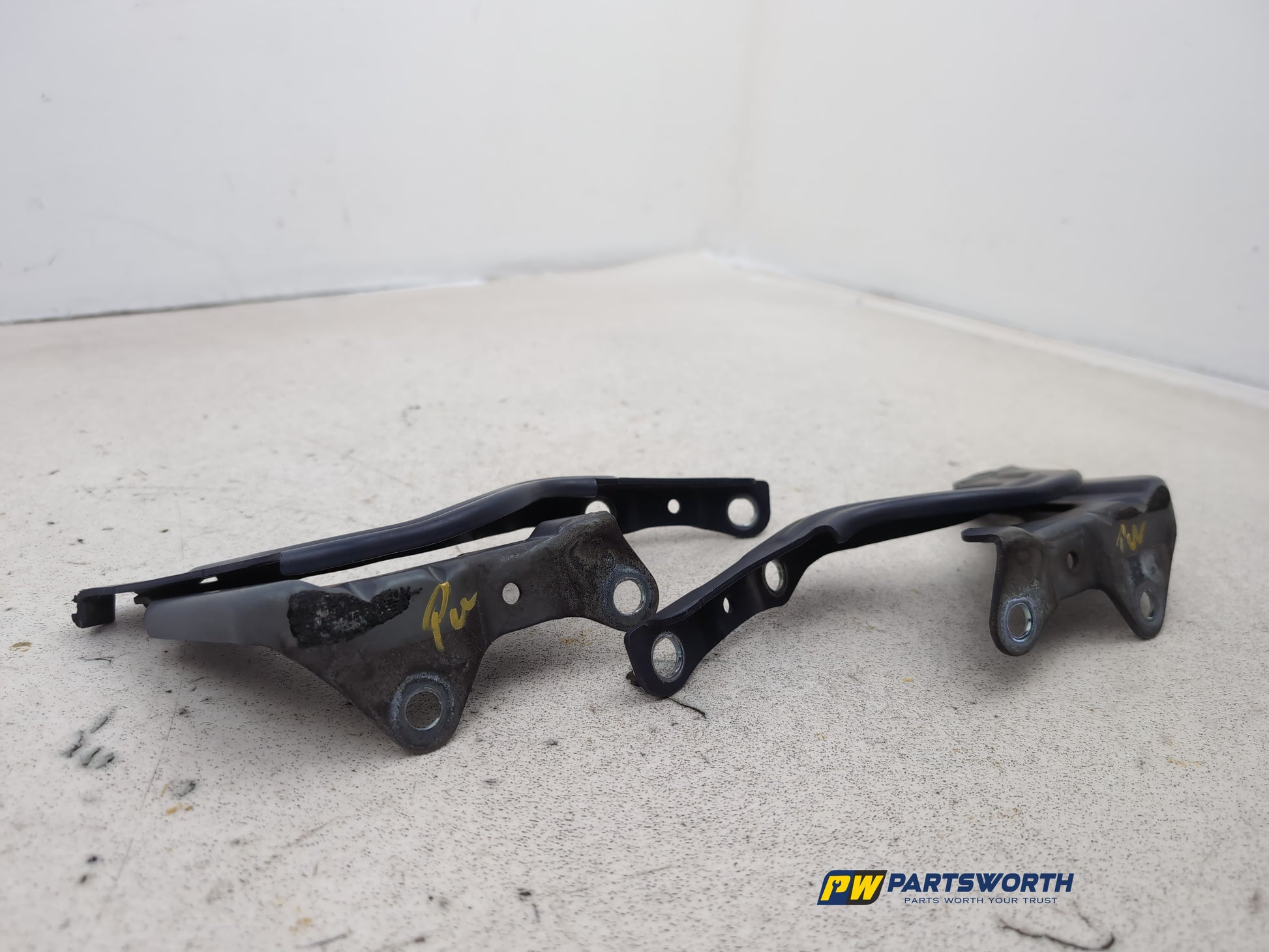 Bonnet Hinges 4