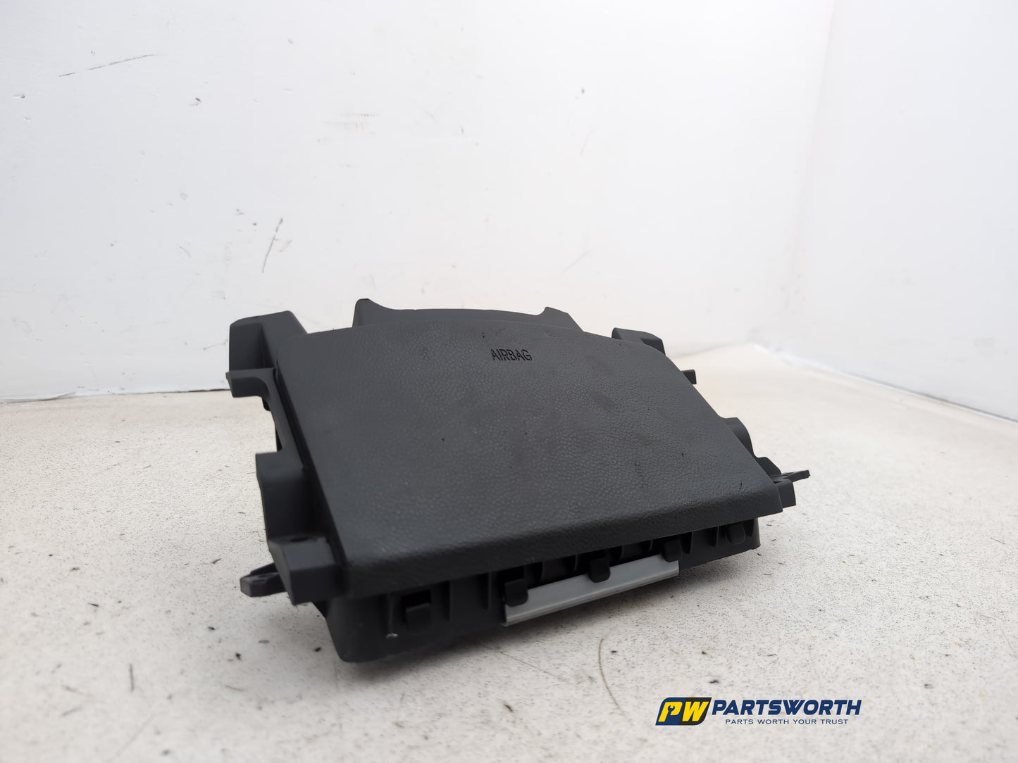 Airbag Passenger Knee 4