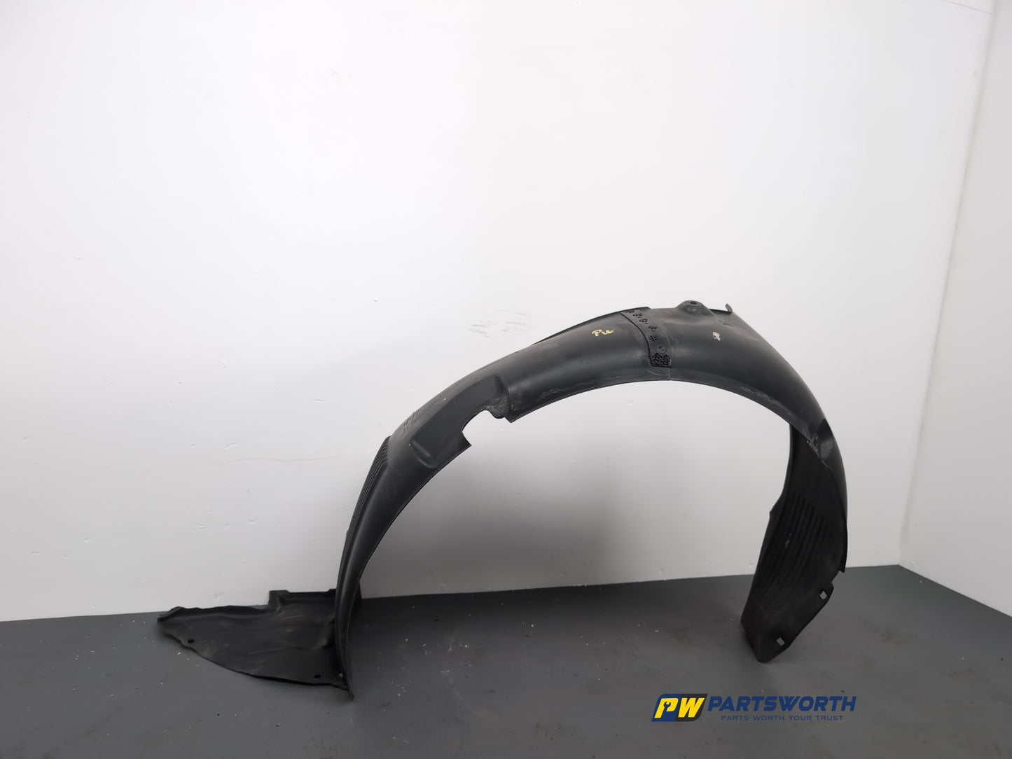 Moulding Wheel Arch Front LH 4