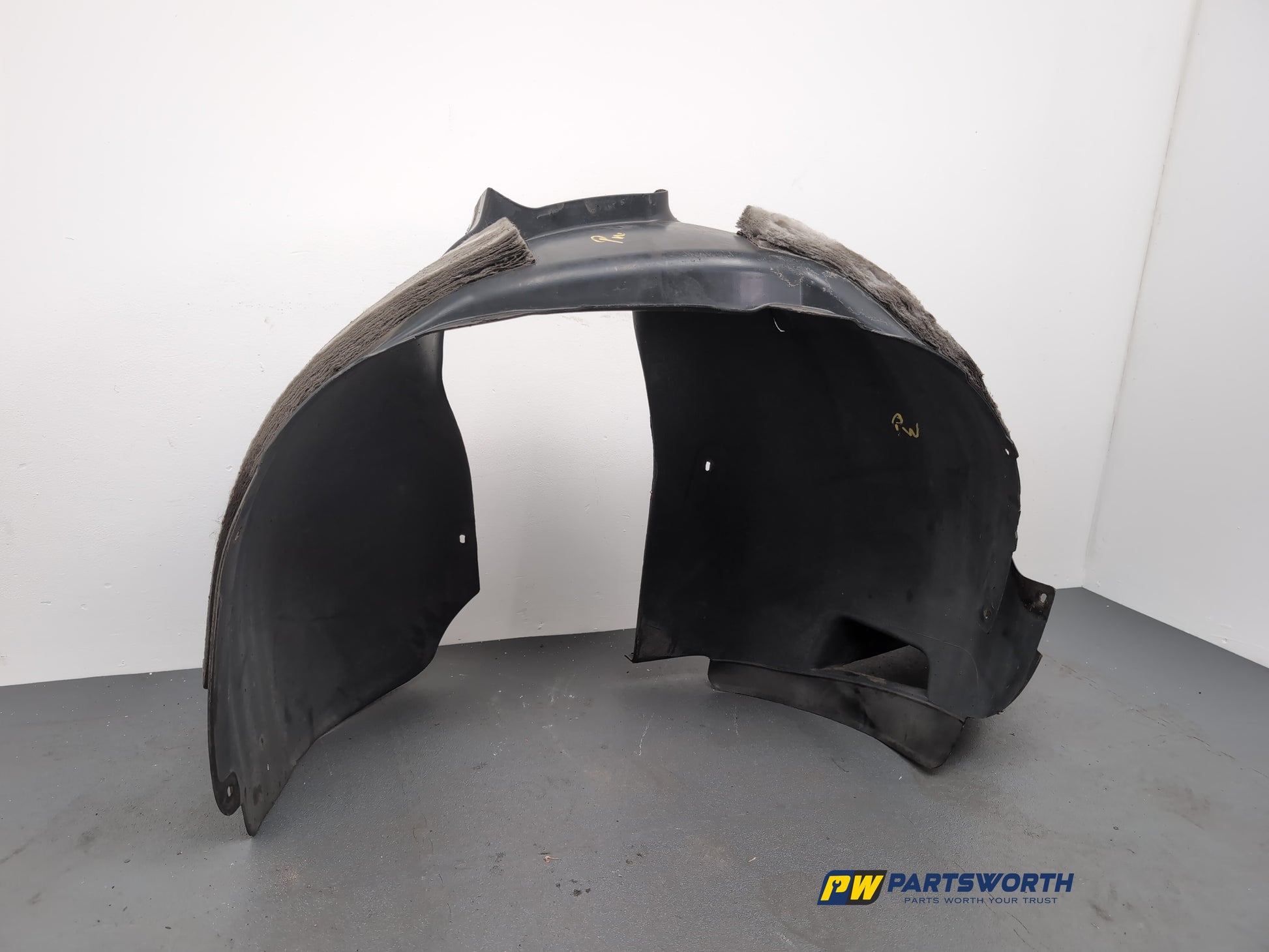Moulding Wheel Arch Front RH 4