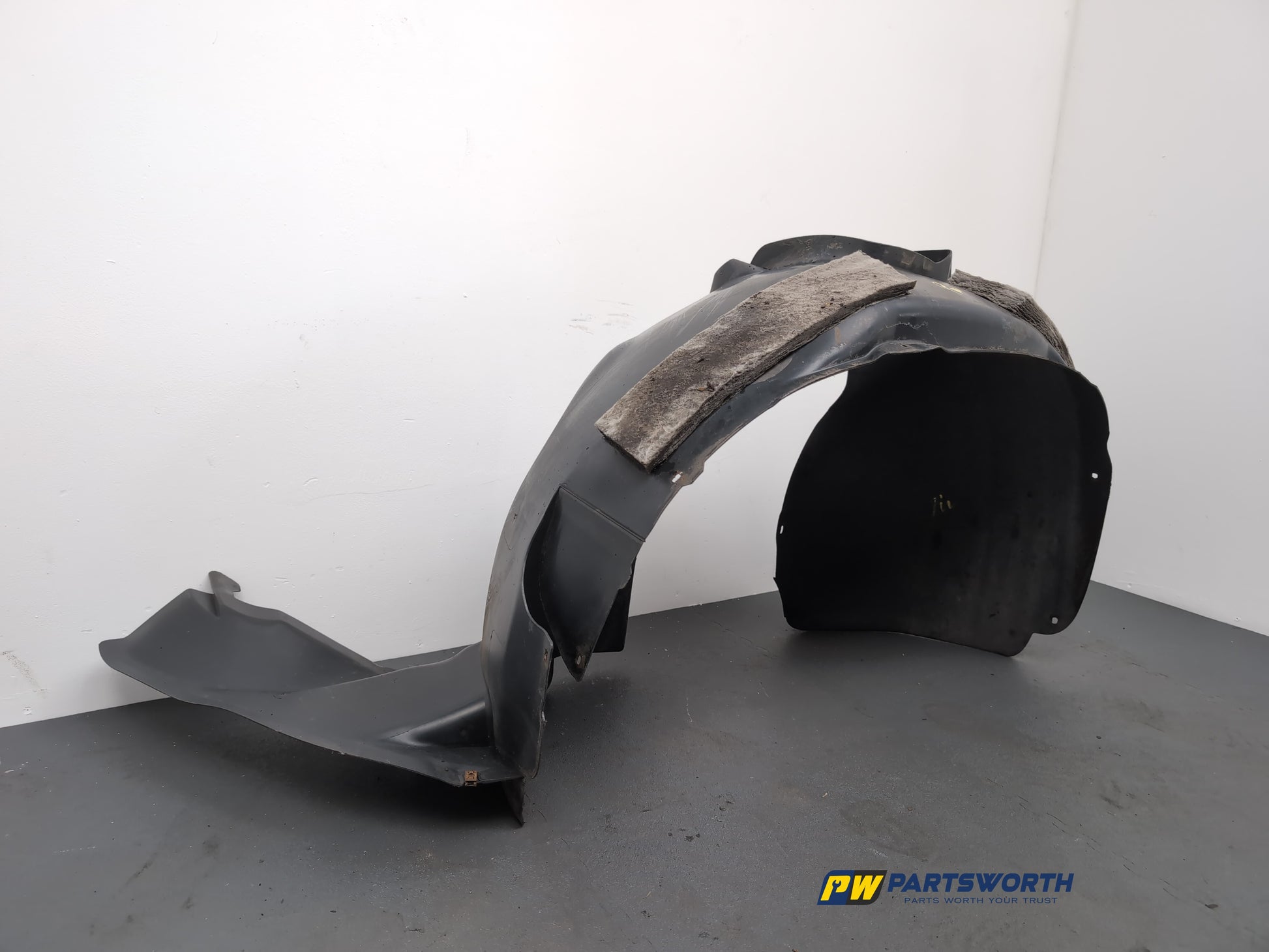 Moulding Wheel Arch Front LH 4