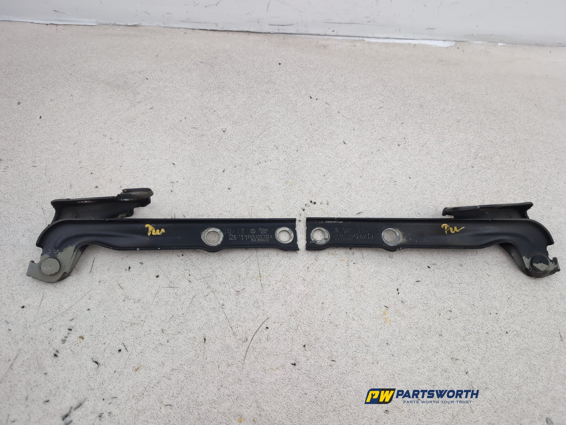 Bonnet Hinges 4
