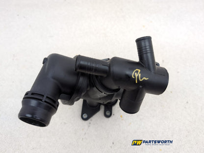 Jaguar Xf X260 2.0l Diesel Thermostat Housing G4d38575af 2015-2020 - photo 4